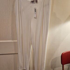 Chico's SIZE 2 Easywear Travelers pants 96% poly 4% spandex white/cream color